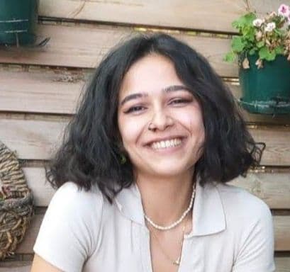 The profil picture of the Deniz Ekin Doğan who is the Language Analyst of the VireUp Company